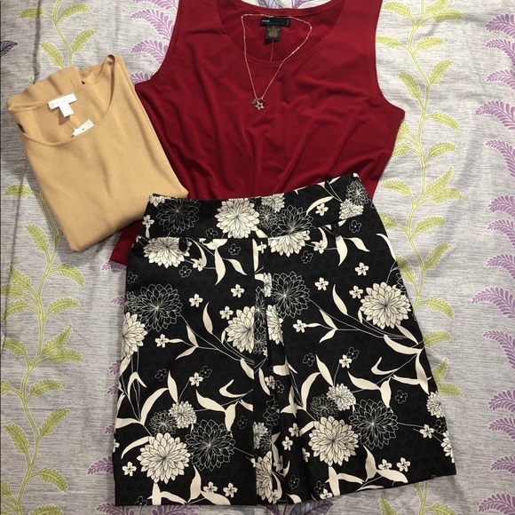 LOFT Dresses & Skirts - Ann Taylor LOFT Floral Pleated Skirt with Pockets! 6P Petite
